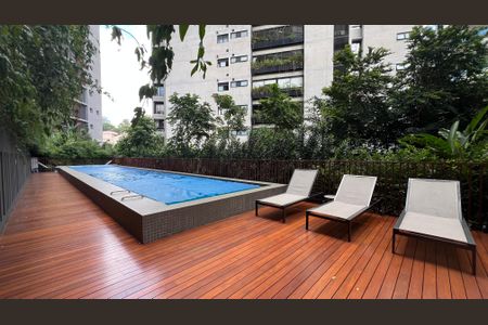 Apartamento à venda com 270m², 3 quartos e 3 vagas Apartamento à venda com 270m², 3 quartos e 3 vagasPiscina