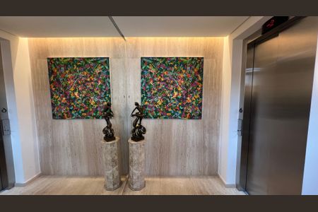 Apartamento à venda com 270m², 3 quartos e 3 vagas Apartamento à venda com 270m², 3 quartos e 3 vagasEntrada privativa
