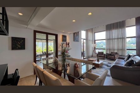 Apartamento à venda com 270m², 3 quartos e 3 vagas Apartamento à venda com 270m², 3 quartos e 3 vagasSala de Jantar