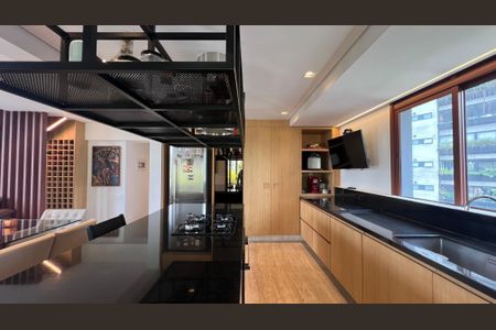 Apartamento à venda com 270m², 3 quartos e 3 vagas Apartamento à venda com 270m², 3 quartos e 3 vagasCozinha