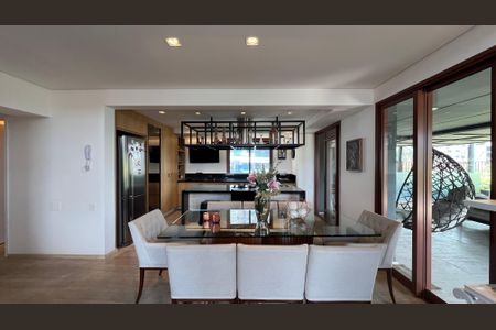 Apartamento à venda com 270m², 3 quartos e 3 vagas Apartamento à venda com 270m², 3 quartos e 3 vagasSala de Jantar