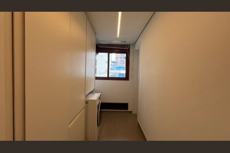 Apartamento à venda com 270m², 3 quartos e 3 vagas Apartamento à venda com 270m², 3 quartos e 3 vagasÁrea de Serviço
