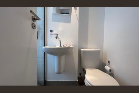 Apartamento à venda com 270m², 3 quartos e 3 vagas Apartamento à venda com 270m², 3 quartos e 3 vagasBanheiro de serviço