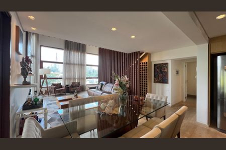 Apartamento à venda com 270m², 3 quartos e 3 vagas Apartamento à venda com 270m², 3 quartos e 3 vagasSala de Jantar