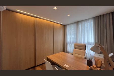 Apartamento à venda com 270m², 3 quartos e 3 vagas Apartamento à venda com 270m², 3 quartos e 3 vagasQuarto 1