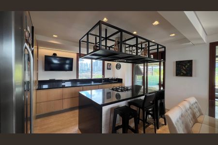 Apartamento à venda com 270m², 3 quartos e 3 vagas Apartamento à venda com 270m², 3 quartos e 3 vagasCozinha