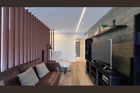 Apartamento à venda com 270m², 3 quartos e 3 vagas Apartamento à venda com 270m², 3 quartos e 3 vagasSala de TV