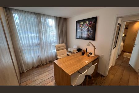 Apartamento à venda com 270m², 3 quartos e 3 vagas Apartamento à venda com 270m², 3 quartos e 3 vagasQuarto 1
