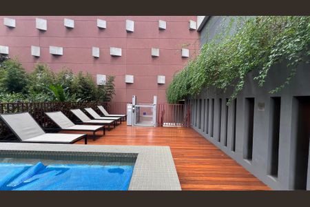 Apartamento à venda com 270m², 3 quartos e 3 vagas Apartamento à venda com 270m², 3 quartos e 3 vagasPiscina