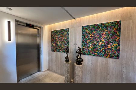 Apartamento à venda com 270m², 3 quartos e 3 vagas Apartamento à venda com 270m², 3 quartos e 3 vagasEntrada privativa
