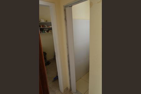 Casa de condomínio à venda com 120m², 5 quartos e 2 vagas Casa de condomínio à venda com 120m², 5 quartos e 2 vagasBanheiro de Serviço