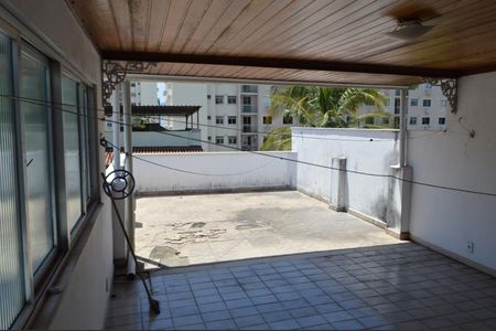 Casa de condomínio à venda com 120m², 5 quartos e 2 vagas Casa de condomínio à venda com 120m², 5 quartos e 2 vagasTerraço