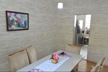 Casa de condomínio à venda com 120m², 5 quartos e 2 vagas Casa de condomínio à venda com 120m², 5 quartos e 2 vagasSala de Jantar