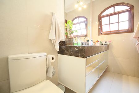 Casa à venda com 260m², 3 quartos e 3 vagasBanheiro 3