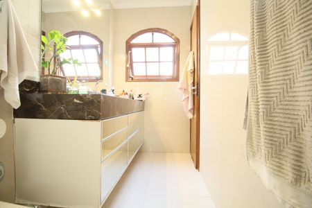 Casa à venda com 260m², 3 quartos e 3 vagasBanheiro 3