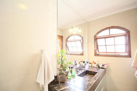 Casa à venda com 260m², 3 quartos e 3 vagasBanheiro 3