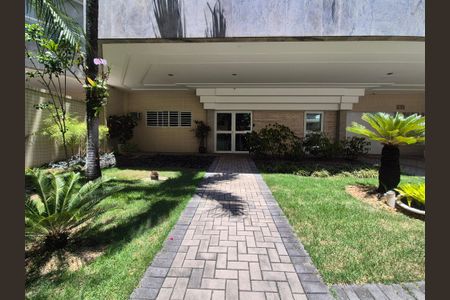 Apartamento para alugar com 182m², 4 quartos e 2 vagas Apartamento para alugar com 182m², 4 quartos e 2 vagasEntrada