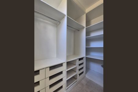 Apartamento para alugar com 182m², 4 quartos e 2 vagas Apartamento para alugar com 182m², 4 quartos e 2 vagasCloset da suíte 1