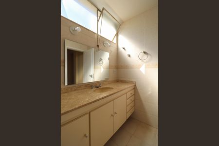 Apartamento para alugar com 173m², 4 quartos e 1 vaga Apartamento para alugar com 173m², 4 quartos e 1 vagaBanheiro da Suíte