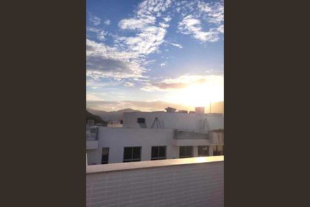 Apartamento à venda com 77m², 2 quartos e 1 vaga