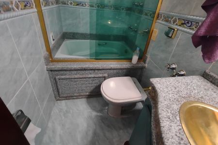 Apartamento à venda com 315m², 4 quartos e 4 vagas Apartamento à venda com 315m², 4 quartos e 4 vagasBanheiro 2