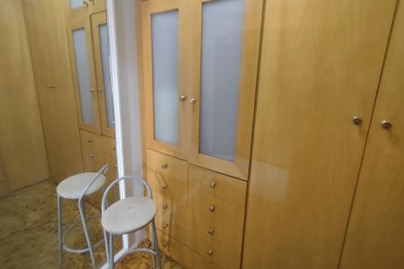 Apartamento à venda com 315m², 4 quartos e 4 vagas Apartamento à venda com 315m², 4 quartos e 4 vagasCloset da suíte 1