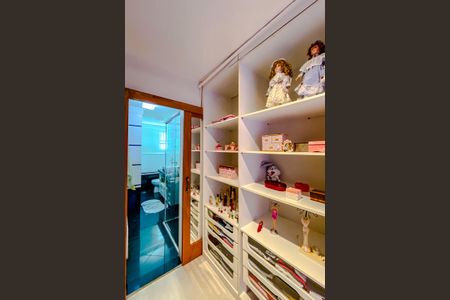 Casa à venda com 300m², 4 quartos e 2 vagasQuarto 3 - Suíte