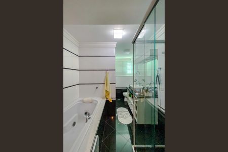 Casa à venda com 300m², 4 quartos e 2 vagasBanheiro da Suíte