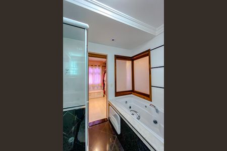 Casa à venda com 300m², 4 quartos e 2 vagasBanheiro da Suíte