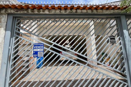 Casa à venda com 197m², 4 quartos e 2 vagasFachada + plaquinha