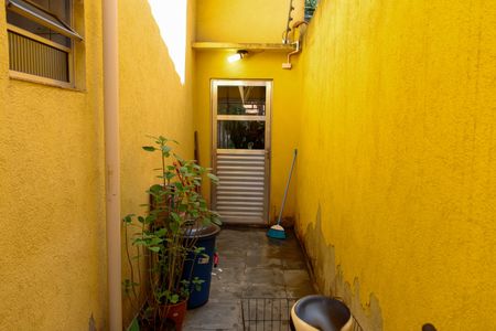 Casa à venda com 250m², 6 quartos e 3 vagas Casa à venda com 250m², 6 quartos e 3 vagasCorredor