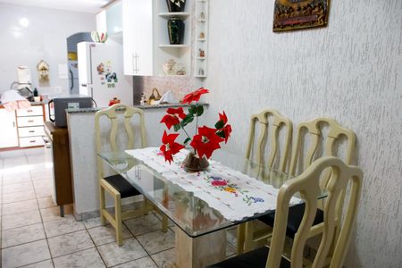 Casa à venda com 250m², 6 quartos e 3 vagas Casa à venda com 250m², 6 quartos e 3 vagasSala de Jantar