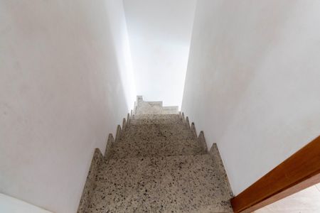 Casa de condomínio à venda com 65m², 2 quartos e 1 vaga Casa de condomínio à venda com 65m², 2 quartos e 1 vagaEscada