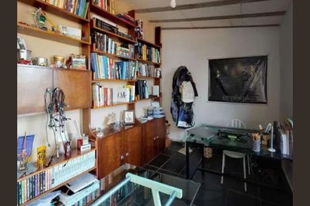 Casa à venda com 254m², 5 quartos e 2 vagas