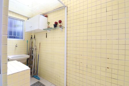 Casa à venda com 220m², 3 quartos e 1 vagaÁrea de Serviço