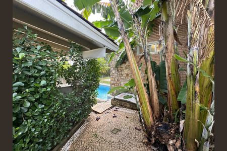 Casa de condomínio à venda com 1200m², 4 quartos e 4 vagas Casa de condomínio à venda com 1200m², 4 quartos e 4 vagasÁrea comum