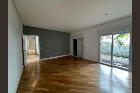 Casa de condomínio à venda com 1200m², 4 quartos e 4 vagas Casa de condomínio à venda com 1200m², 4 quartos e 4 vagasSuíte 2