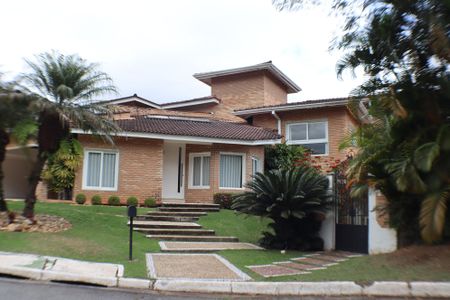 Casa de condomínio à venda com 1200m², 4 quartos e 4 vagas Casa de condomínio à venda com 1200m², 4 quartos e 4 vagasFachada