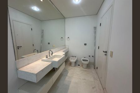 Casa de condomínio à venda com 1200m², 4 quartos e 4 vagas Casa de condomínio à venda com 1200m², 4 quartos e 4 vagasBanheiro da Suíte 3