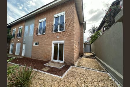 Casa de condomínio à venda com 1200m², 4 quartos e 4 vagas Casa de condomínio à venda com 1200m², 4 quartos e 4 vagasÁrea comum