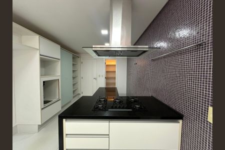 Casa de condomínio à venda com 1200m², 4 quartos e 4 vagas Casa de condomínio à venda com 1200m², 4 quartos e 4 vagasCozinha