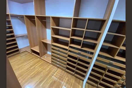 Casa à venda com 425m², 4 quartos e 4 vagas