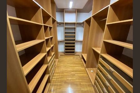 Casa à venda com 425m², 4 quartos e 4 vagas