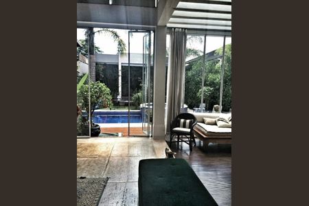 Casa de condomínio à venda com 650m², 4 quartos e 5 vagas