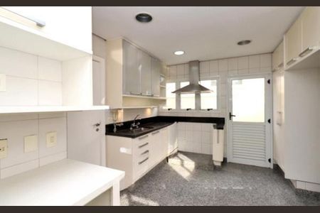 Casa de condomínio à venda com 400m², 4 quartos e 4 vagas