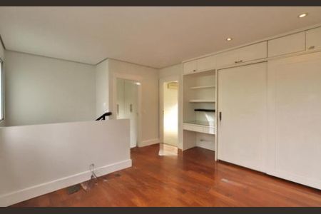 Casa de condomínio à venda com 400m², 4 quartos e 4 vagas