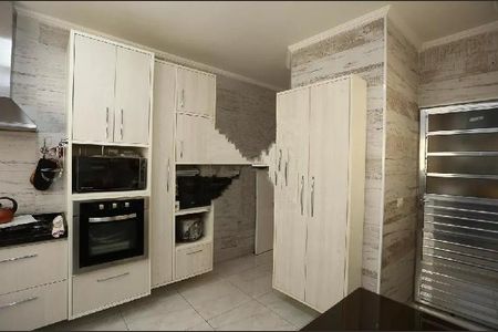 Casa de condomínio à venda com 240m², 3 quartos e 3 vagas