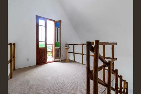 Casa de condomínio à venda com 360m², 3 quartos e 4 vagas