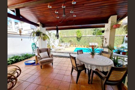 Casa de condomínio à venda com 364m², 4 quartos e 4 vagasÁrea Externa