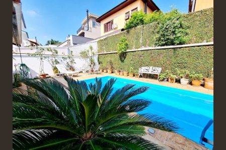 Casa de condomínio à venda com 364m², 4 quartos e 4 vagasÁrea Externa